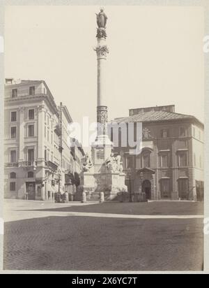 Piazza di Spagna à Rome avec la colonne de l'Immaculée conception et le Collegio di Propaganda Fide, Piazza di Spagna, colonne de la Bienheureuse Vierge et Propaganda College (titre sur objet), partie de l'album photo avec des enregistrements de sites et d'œuvres d'art à Rome., photographie, anonyme, Rome, c. 1860 - c. 1900, support photographique, tirage albumine, hauteur, 242 mm × largeur, 184 mm Banque D'Images