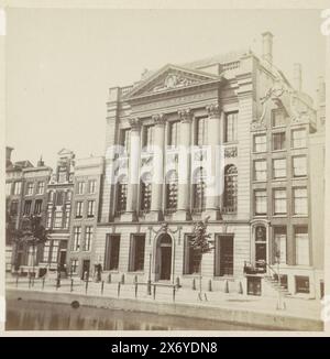 Vue de Felix Meritis sur le Keizersgracht à Amsterdam, Felix Meritis (titre sur objet), photographie, anonyme, éditeur : Andries Jager, Amsterdam, c. 1860 - c. 1875, papier, impression albumine, hauteur, 82 mm × largeur, 82 mm, hauteur, 148 mm × largeur, 234 mm Banque D'Images