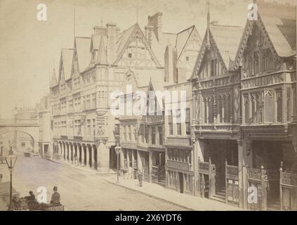 Grosvenor Hotel on Eastgate Street in Chester, Chester, Eastgate Street, nous proposons Grosvenor Hotel (title on object), Photograph, Anonymous, Great Britain, 1866 - 1890, papier, impression albumen, hauteur, 123 mm × largeur, 162 mm Banque D'Images