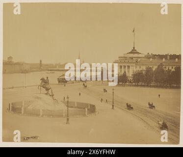 Statue de Pierre Ier le Grand le long de la Neva in mis en place Petersburg, in the distance the Peter and Paul Cathedral, Statue of Pierre le Grand at Newa, mis en place Petersburg (title on object), Photograph, Anonymous, Sint-Petersburg, 1860 - 1890, papier, impression albumen, hauteur, 350 mm × largeur, 455 mm Banque D'Images