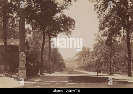 Parc Warande et Palais Royal à Bruxelles, Belgique, le parc et le Palais Royal (titre sur objet), photographie, anonyme, Bruxelles, 1851 - 1900, papier, impression albumen, hauteur, 123 mm × largeur, 172 mm Banque D'Images