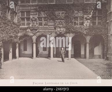 Façade latérale de la cour du Musée Plantin-Moretus, la cour (titre sur objet), façade latérale de la cour (titre sur objet), tirage photomécanique, fabricant : anonyme, v. 1892 - in or before 1897, papier, collotype, hauteur, 126 mm × largeur, 178 mm Banque D'Images