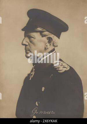 Portrait du général Helmuth von Moltke, Portrait d'un soldat allemand (titre sur objet), photographie, anonyme, Allemagne, 1885 - 1891, papier baryta, impression gélatineuse argentée, hauteur, 297 mm × largeur, 223 mm Banque D'Images