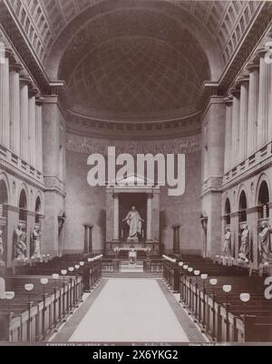 Intérieur de l'église notre-Dame de Copenhague, Frue Kirkes Indre (titre sur objet), Kjøbenhavn og Omegn (titre de la série sur objet), photographie, anonyme, éditeur : Vilhelm Trydes, (mentionné sur objet), Copenhague (ville), éditeur : Danemark, 1880 - 1910, baryta paper, hauteur, 282 mm × largeur, 223 mm, hauteur, 455 mm × largeur, 350 mm Banque D'Images