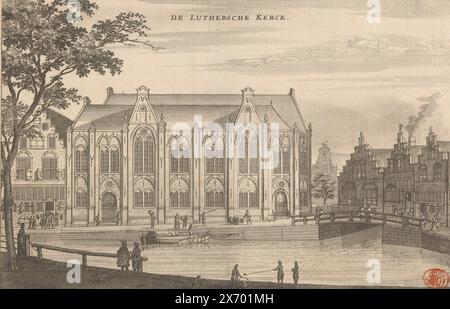 Vue de la vieille église luthérienne à Amsterdam, de Luthersche Kerck (titre sur l'objet), vue de la vieille église luthérienne à l'angle du Spui et du Singel à Amsterdam, vu du Spui. Le Boerenverdriet est sur la droite devant l'écluse. À l'extrême gauche de l'arbre se trouve un homme à un urinoir public qui se jette dans le canal., estampe, imprimeur : Jacob van meurs, (peut-être), éditeur : Jacob van meurs, (peut-être), éditeur : Joachim Nosche, (peut-être), Amsterdam, 1663 - 1664, papier, gravure, gravure, hauteur, 195 mm × largeur, 299 mm Banque D'Images