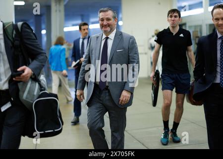 Washington, Vereinigte Staaten. 16 mai 2024. Le sénateur américain Ted Cruz (républicain du Texas) est vu se diriger vers les votes dans le métro du Sénat sous le Capitole américain à Washington DC, jeudi 16 mai 2024. Crédit : Aaron Schwartz/CNP/dpa/Alamy Live News Banque D'Images