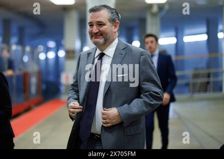 Washington, Vereinigte Staaten. 16 mai 2024. Le sénateur américain Ted Cruz (républicain du Texas) est vu se diriger vers les votes dans le métro du Sénat sous le Capitole américain à Washington DC, jeudi 16 mai 2024. Crédit : Aaron Schwartz/CNP/dpa/Alamy Live News Banque D'Images