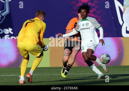 Non exclusif : RIVNE, UKRAINE - 15 MAI 2024 - le gardien Pavlo Isenko (G) et le défenseur Ibrahim Kane du FC Vorskla Poltava sont photographiés pendant le 202 Banque D'Images