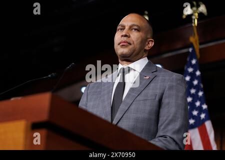 Washington, États-Unis. 16 mai 2024. Le leader minoritaire de la Chambre des États-Unis Hakeem Jeffries (démocrate de New York) prend la parole lors d'une conférence de presse au Capitole des États-Unis à Washington, DC, États-Unis, le jeudi 16 mai 2024. Photo Aaron Schwartz/CNP/ABACAPRESS. COM Credit : Abaca Press/Alamy Live News Banque D'Images