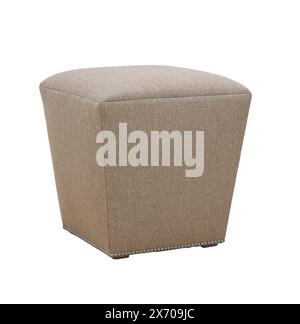 pouf en tissu carré gris avec jambes en bois isolé sur fond blanc. masque. pouf souple, design intérieur de meubles rétro pour salon. Banque D'Images