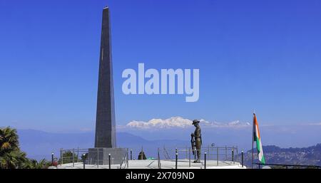 Darjeeling, Bengale occidental, Inde - 15 février 2022 : Batasia Loop War Memorial, magnifique monument dédié au régiment Gurkha, un monument célèbre Banque D'Images