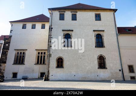 Château de Prague Vieux Palais Royal - Stary Kralovsky Palac de la place Saint-Georges Banque D'Images