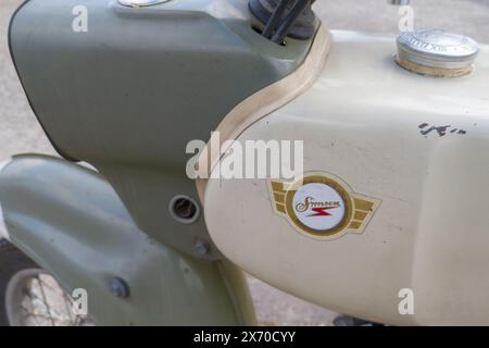 Bordeaux , France - 05 12 2024 : Simson GDR cyclomoteur logo marque et signe texte sur scooter ancien de l'allemagne de l'est ddr Banque D'Images