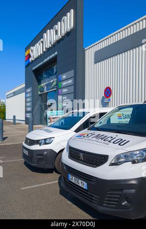Bordeaux , France - 05 12 2024 : boutique de texte de marque et de logo de la chaîne de magasins Saint Maclou en france Banque D'Images