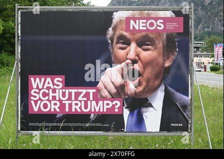 Plakate österreichischer, politischer Parteien zur eu-Wahl AM 9.Juni 2024, AM 16.05.2024. DAS Bild zeigt ein Plakat der Partei NEOS, mit einem Bild des amerikanischen Präsidentschaftskandidaten Donald Trump, mit dem slogan was schützt vor Trump 2024 - Plakate österreichischer, politischer Parteien zur eu-Wahl AM 9.Juni 2024, AM 16.05.2024. *** Affiches des partis politiques autrichiens pour les élections européennes du 9 juin 2024, le 16 05 2024 la photo montre une affiche du parti NEOS, avec une photo du candidat à la présidence américaine Donald Trump, avec le slogan était schützt vor Trump 2024 affiches Banque D'Images