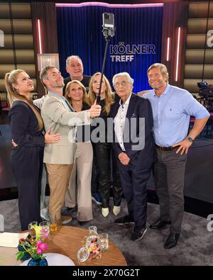 Sophia Thiel, Micky Beisenherz, Susan Link, Walter Lehnertz, Ilse DeLange, Gerhart Baum und Henning Baum BEI der Aufzeichnung der WDR-Talkshow Kölner Treff im WDR Studio BS 3. Köln, 16.05.2024 *** Sophia Thiel, Micky Beisenherz, Susan Link, Walter Lehnertz, Ilse DeLange, Gerhart Baum et Henning Baum lors de l'enregistrement du talk-show WDR Kölner Treff dans WDR Studio BS 3 Cologne, 16 05 2024 Foto:xW.xRanderathx/xFuturexImagex koelner treff1605 4503 Banque D'Images