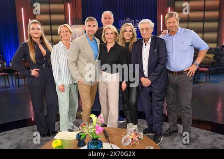 Sophia Thiel, Martina Voss-Tecklenburg, Micky Beisenherz, Walter Lehnertz, Susan Link, Ilse DeLange, Gerhart Baum und Henning Baum BEI der Aufzeichnung der WDR-Talkshow Kölner Treff im WDR Studio BS 3. Köln, 16.05.2024 *** Sophia Thiel, Martina Voss Tecklenburg, Micky Beisenherz, Walter Lehnertz, Susan Link, Ilse DeLange, Gerhart Baum et Henning Baum lors de l'enregistrement du talk-show WDR Kölner Treff au WDR Studio BS 3 Cologne, 16 05 2024 Foto:xW.xRanderathx/xFuturexImagex koelner treff1605 4504 Banque D'Images