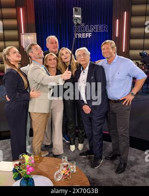 Sophia Thiel, Micky Beisenherz, Susan Link, Walter Lehnertz, Ilse DeLange, Gerhart Baum und Henning Baum BEI der Aufzeichnung der WDR-Talkshow Kölner Treff im WDR Studio BS 3. Köln, 16.05.2024 *** Sophia Thiel, Micky Beisenherz, Susan Link, Walter Lehnertz, Ilse DeLange, Gerhart Baum et Henning Baum lors de l'enregistrement du talk-show WDR Kölner Treff dans WDR Studio BS 3 Cologne, 16 05 2024 Foto:xW.xRanderathx/xFuturexImagex koelner treff1605 4502 Banque D'Images