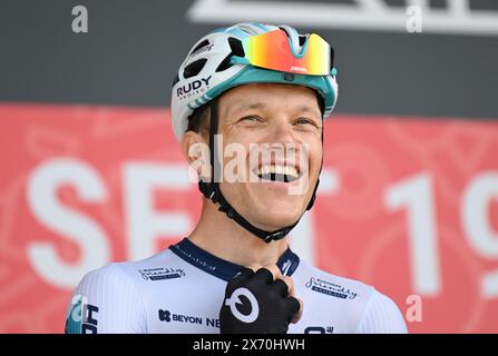 Eschborn, Allemagne. 01 mai 2024. Cyclisme : UCI WorldTour - Eschborn-Frankfurt, hommes. Nikias Arndt d'Allemagne de Team Bahrai Victorious participe à la présentation des coureurs. Crédit : Arne Dedert/dpa/Alamy Live News Banque D'Images