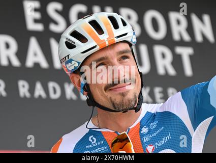 Eschborn, Allemagne. 01 mai 2024. Cyclisme : UCI WorldTour - Eschborn-Frankfurt, hommes. John Degenkolb d'Allemagne de l'équipe DSM-Firmenich PostNL participe à la présentation des pilotes. Crédit : Arne Dedert/dpa/Alamy Live News Banque D'Images