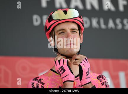 Eschborn, Allemagne. 01 mai 2024. Cyclisme : UCI WorldTour - Eschborn-Frankfurt, hommes. Jonas Rutsch d'Allemagne de Team Education-Easypost participe à la présentation des pilotes. Crédit : Arne Dedert/dpa/Alamy Live News Banque D'Images