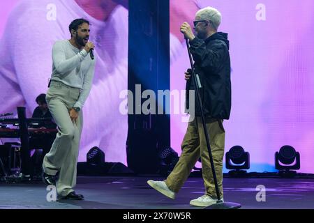 Vérone, Italie. 16 mai 2024. Les auteurs-compositeurs italiens Gazzelle, pseudonyme de Flavio Bruno Pardini, sont en duo avec Marco Mengoni sur scène à l'Arena di Verona pour sa performance live spéciale le 16 mai 2024 à Vérone, en Italie. (Photo de Roberto Tommasini/NurPhoto) crédit : NurPhoto SRL/Alamy Live News Banque D'Images