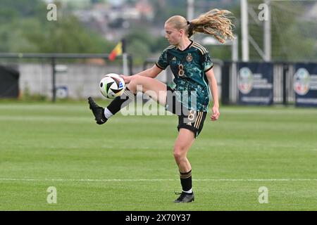 Tubize, Belgique. 16 mai 2024. Marie Gmeineder (8) d'Allemagne photographiée lors d'un match amical de football entre les équipes nationales féminines de moins de 16 ans de Belgique, appelées les flammes rouges, et l'Allemagne le jeudi 16 mai 2024 à Tubize, Belgique . Crédit : Sportpix/Alamy Live News Banque D'Images