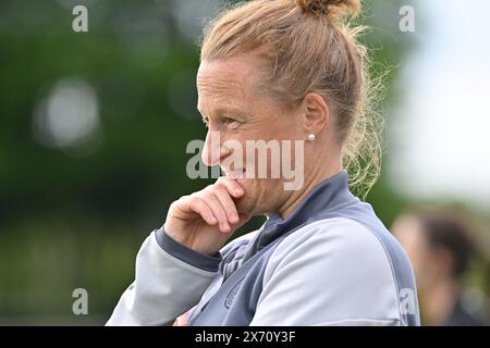 Tubize, Belgique. 16 mai 2024. L'entraîneuse Melanie Behringer photographiée lors d'un match amical de football entre les équipes nationales féminines de moins de 16 ans de Belgique, appelées les flammes rouges, et l'Allemagne le jeudi 16 mai 2024 à Tubize, Belgique . Crédit : Sportpix/Alamy Live News Banque D'Images