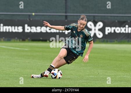 Tubize, Belgique. 16 mai 2024. Zoe Schick (7), de l'Allemagne, photographiée lors d'un match amical de football entre les équipes nationales féminines de moins de 16 ans de Belgique, appelées les flammes rouges, et l'Allemagne le jeudi 16 mai 2024 à Tubize, Belgique . Crédit : Sportpix/Alamy Live News Banque D'Images