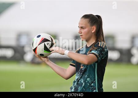 Tubize, Belgique. 16 mai 2024. Belma Dzaferi (2) d'Allemagne photographiée lors d'un match amical de football entre les équipes nationales féminines de moins de 16 ans de Belgique, appelé les flammes rouges, et l'Allemagne le jeudi 16 mai 2024 à Tubize, Belgique . Crédit : Sportpix/Alamy Live News Banque D'Images