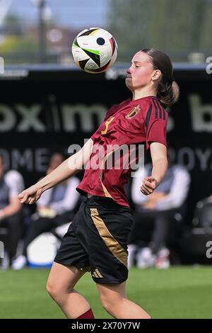 Tubize, Belgique. 16 mai 2024. Emma Ernst (3) de Belgique photographiée lors d'un match amical de football entre les équipes nationales féminines de moins de 16 ans de Belgique, appelé les flammes rouges, et l'Allemagne le jeudi 16 mai 2024 à Tubize, Belgique . Crédit : Sportpix/Alamy Live News Banque D'Images