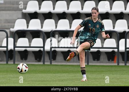 Tubize, Belgique. 16 mai 2024. Lenelotte Muller (19 ans) d'Allemagne photographiée lors d'un match amical de football entre les équipes nationales féminines de moins de 16 ans de Belgique, appelées les flammes rouges, et l'Allemagne le jeudi 16 mai 2024 à Tubize, Belgique . Crédit : Sportpix/Alamy Live News Banque D'Images