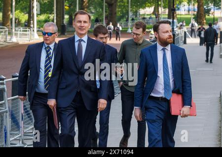 Londres, Royaume-Uni. 17 mai 2024. Le chancelier Jeremy Hunt arrive pour prononcer un discours sur les allégements fiscaux. Crédit : Mark Thomas/Alamy Live News Banque D'Images