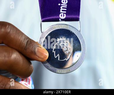 Londres, Royaume-Uni. 16 mai 2024. Les vainqueurs remportent la médaille lors du match de la premier League Cup à Craven Cottage, Londres. Le crédit photo devrait se lire comme suit : David Klein/Sportimage crédit : Sportimage Ltd/Alamy Live News Banque D'Images