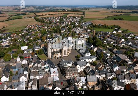 Vue aérienne sur la petite ville typique de la région de Rhénanie du Nord Westphalie Banque D'Images