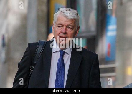 Londres, Royaume-Uni. 17 mai 2024. Alisdair Cameron, Directeur financier du Groupe à la poste, arrive pour l'enquête. Il a signé sa maladie en avril 2023 et n'a pas assisté à une seule réunion du conseil depuis lors. Il est allégué que le PDG Nick Read a autorisé un remboursement pour le responsable des finances qui était avec £316 000 par an. Crédit : Mark Thomas/Alamy Live News Banque D'Images