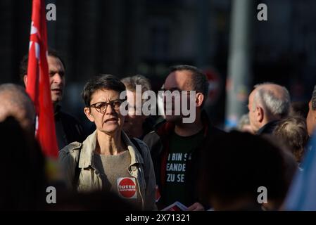 Paris, France. 16 mai 2024. Nathalie Arthaud lors d'une manifestation de soutien au peuple kanak sur la place de la République, à Paris, le 16 mai 2024. Photo Pierrick Villette/ABACAPRESS. COM Credit : Abaca Press/Alamy Live News Banque D'Images