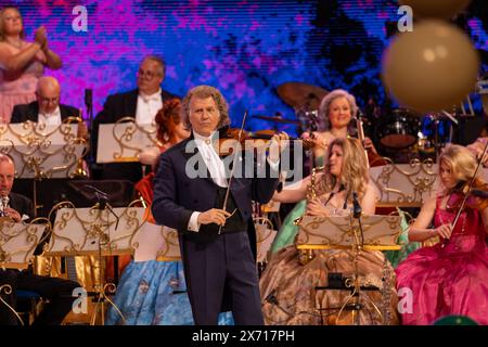 LEEDS, ROYAUME-UNI. 16 avril 2024. Andre Rieu et son Johann Strauss Orchestra, tournée britannique 2024 crédit : Paul Whitehurst//PBW Media/Alamy Live News Banque D'Images