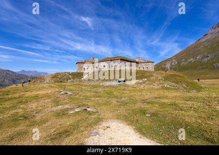 Vue du Fort de Ronce sur le lac du Mont-Cenis entre le Val di Susa italien et la vallée de la Maurienne française, France Banque D'Images