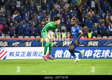 Shanghai Shenhua Football Club a battu Qingdao Hainiu Football Club avec 2-0 au douzième tour de la Super League chinoise (CSL) 2024 à Shanghai, Banque D'Images