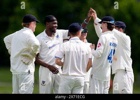 Jofra Archer de Sussex célèbre avoir pris le guichet d'Ekansh Singh de Kent (non représenté) lors du deuxième XI Championship match au County Ground, Beckenham, Londres. Date de la photo : vendredi 17 mai 2024. Banque D'Images