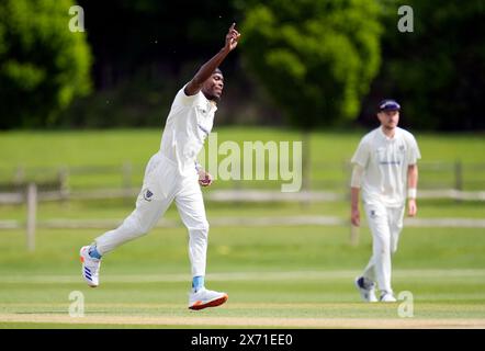 Jofra Archer de Sussex célèbre avoir pris le guichet d'Ekansh Singh de Kent (non représenté) lors du deuxième XI Championship match au County Ground, Beckenham, Londres. Date de la photo : vendredi 17 mai 2024. Banque D'Images