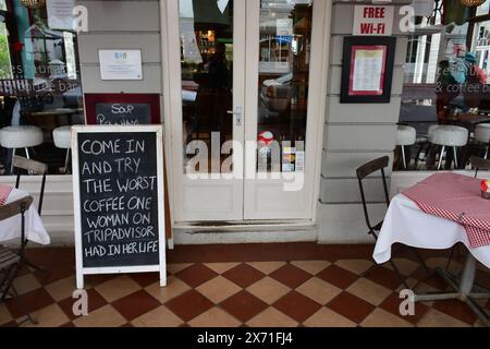 Quirky Cafe Sign, Franschhoek, Franschhoek, Afrique du Sud Banque D'Images