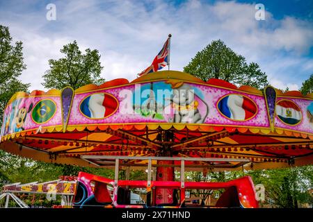 Fun Fair Art on Saffron Walden Common avril-mai 2024 Fun Fair Art traditionnel exposé à J W Harris and sons Fun Fair on Saffron Walden Common for Banque D'Images