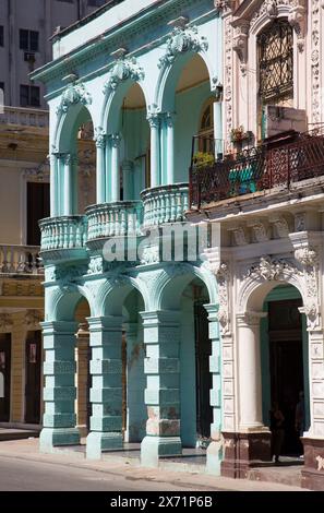 Bâtiments le long du Paseo del Prado, Centro Habana, La Havane, Cuba Banque D'Images