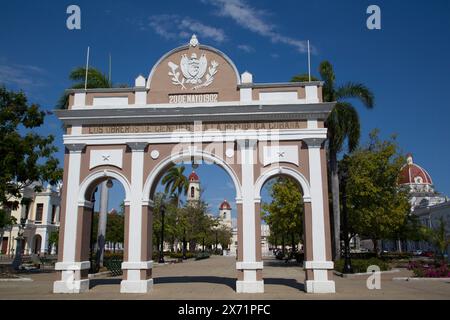 L'Arc de Triomphe à Jose Marti Park, ville de Cienfuegos, l'UNESCO World Heritage Site, Cienfuegos, Cuba Banque D'Images