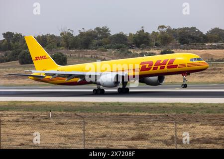 DHL (European Air transport - EAT) Boeing 757-2Q8(PCF) (REG : d-ALES) piste d'atterrissage 31. Banque D'Images