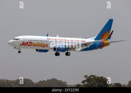 Jet2 Holidays Boeing 737-800 (REG : G-JZHU) piste d'atterrissage 31. Banque D'Images