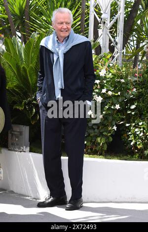 CANNES, FRANCE - 17 MAI : Jon Voight participe à la conférence photo 'Megalopolis' du 77e Festival de Cannes au Palais des Festivals le 17 mai 2024 à Cannes, France. Crédit : Media Pictures/Alamy Stock Live News Banque D'Images