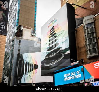 IPhone 15 publicité à Times Square à New York le dimanche 12 mai 2024. (© Richard B. Levine) Banque D'Images